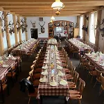 A Restaurace