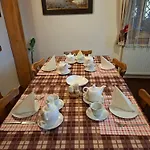 A Restaurace بيت ضيافة *