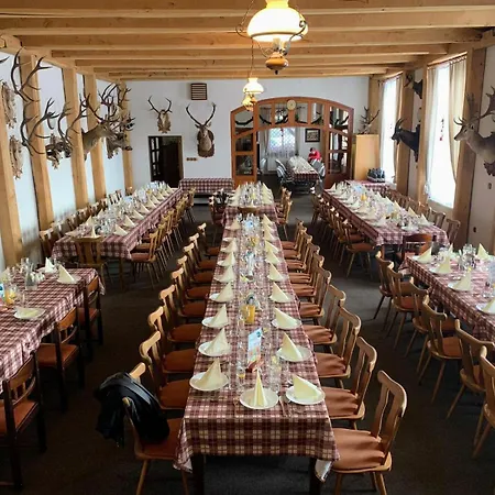 A Restaurace