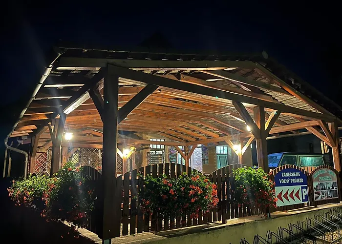 Konukevi A Restaurace Polnička