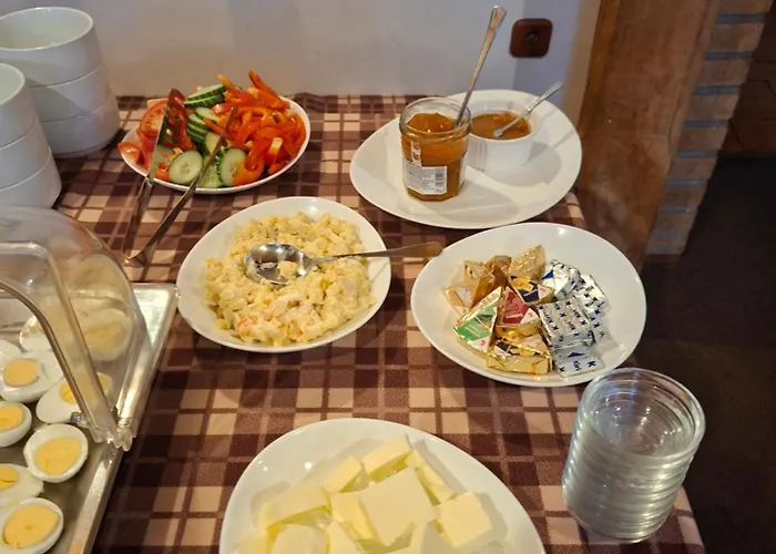 Konukevi A Restaurace