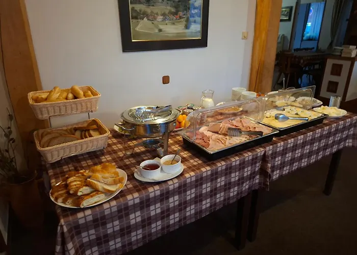 Konukevi A Restaurace